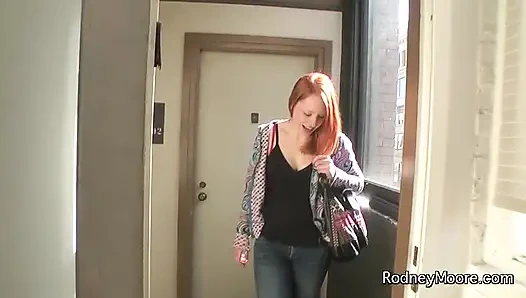 Komşunun süt fışkırtmalı kızı yaramazlık yapıyor