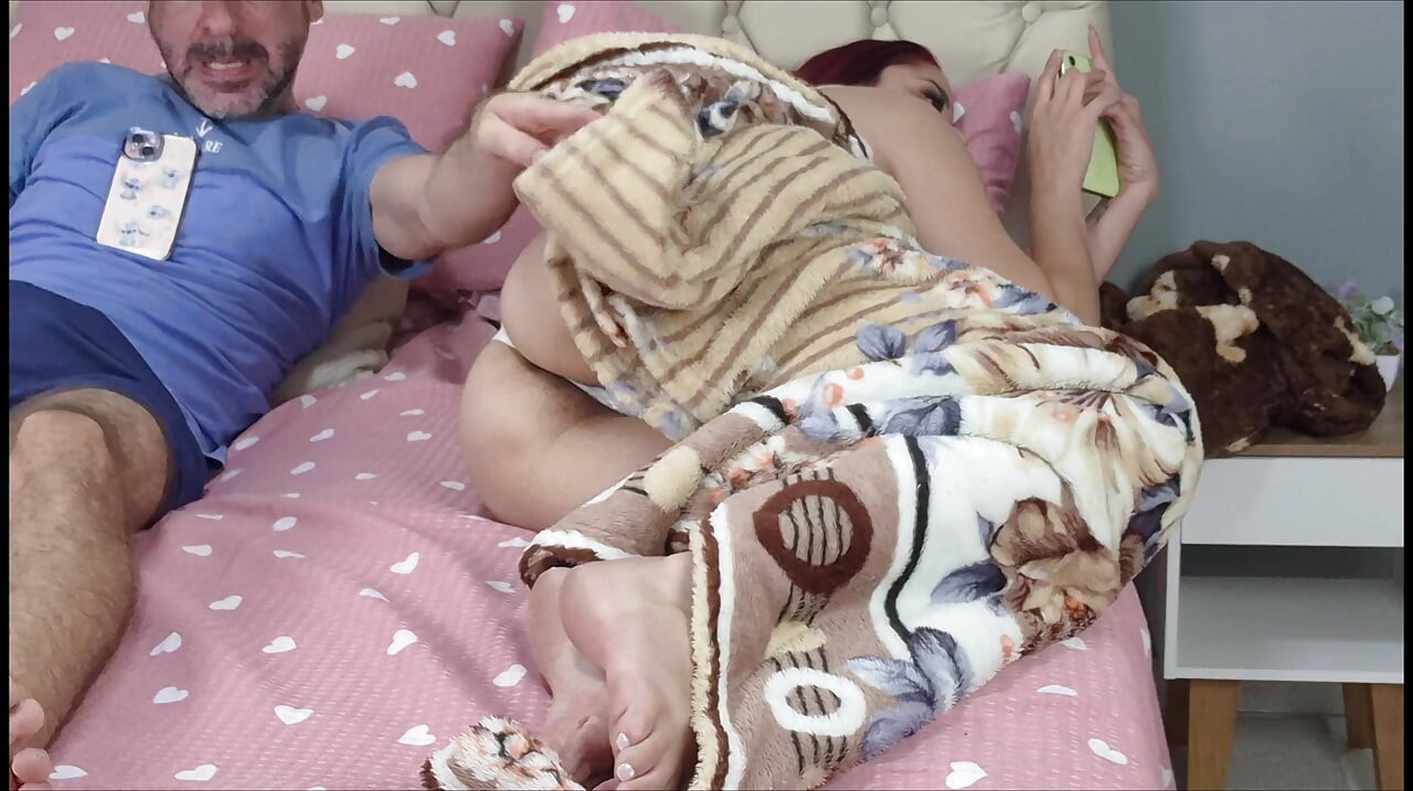 Madrasta teve que dividir a cama devido reforma da casa!
