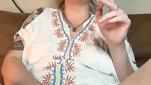 Sigara içen fetiş orta yaşlı seksi kadın mastürbasyon