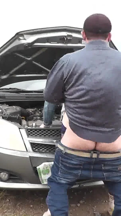 Velkolepý okamžik od "Sexy blonďaté MILF auto se porouchalo. Náhodný kolemjdoucí pomohl opravit a ošukal milfku zezadu na kapuci"