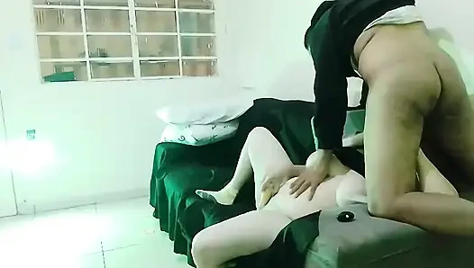 Рабуда любит сосать и принимать это в зад. Виви Гедес
