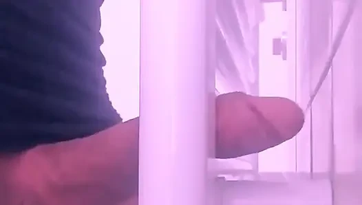 8" yarak twink havlu kurutucusunda sikişiyor ve boşalıyor!