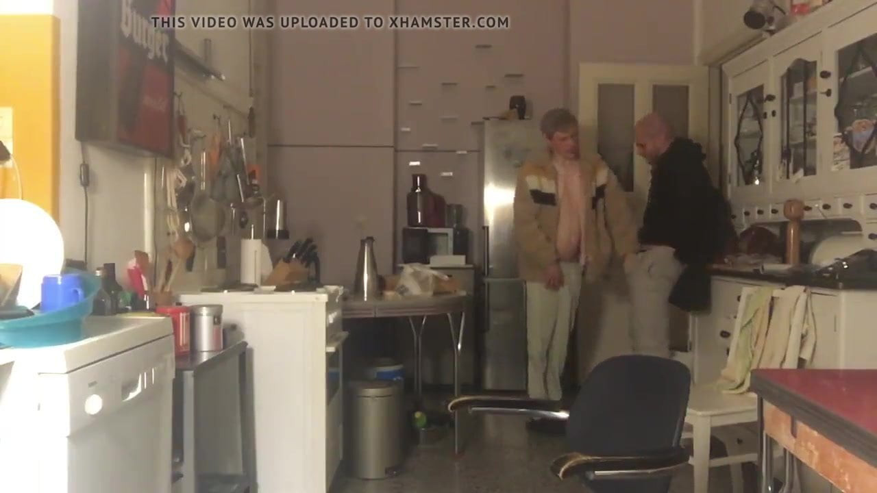 Твинк завжди жадає сирого члена