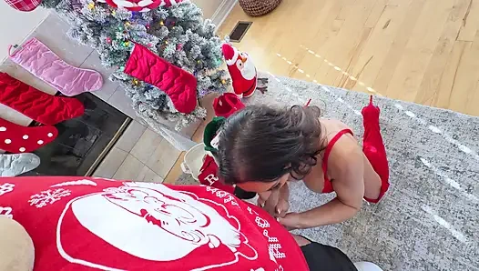 Я трахнул Remy Rune стоя раком после того, как она умоляла мой большой хуй в pornDudeCasting