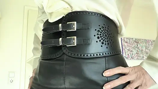 Широкие тугие ремни, часть 76, дама Victoria Valente