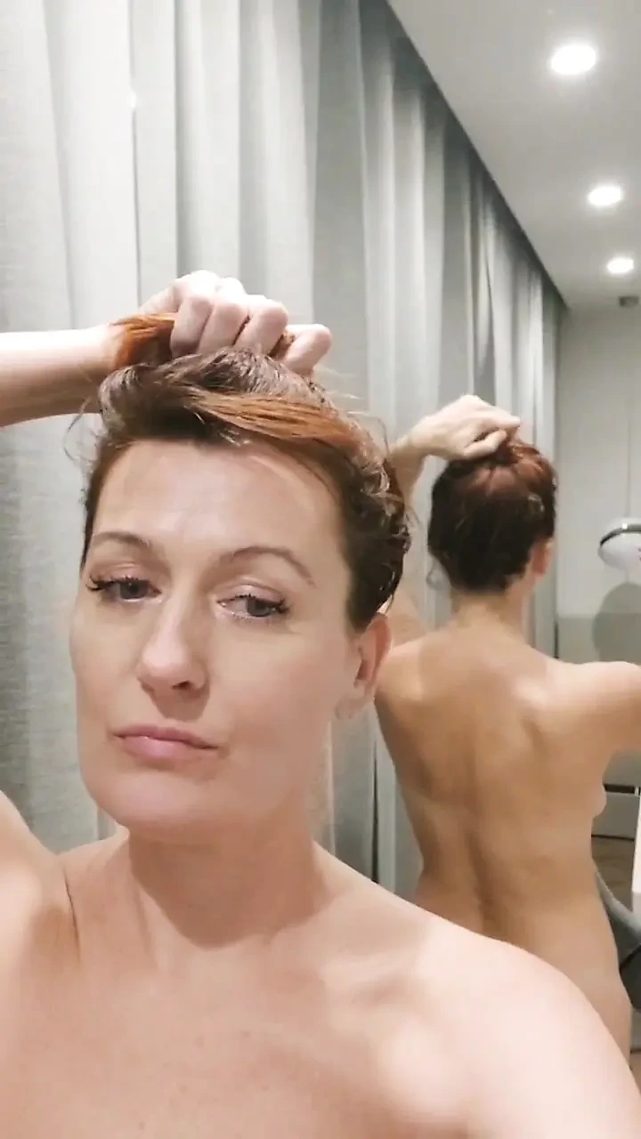 I went to the bathroom to pee but decided to jerk off, hot milf masturbation