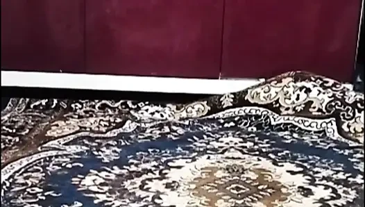 Hintli kız boşalmayı bekliyor
