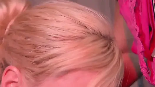 Lesbisches blondes kÃ1/4ken betrügt ihre freundin