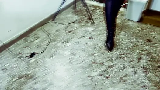 Kebrutalan goresan femdom barbaric