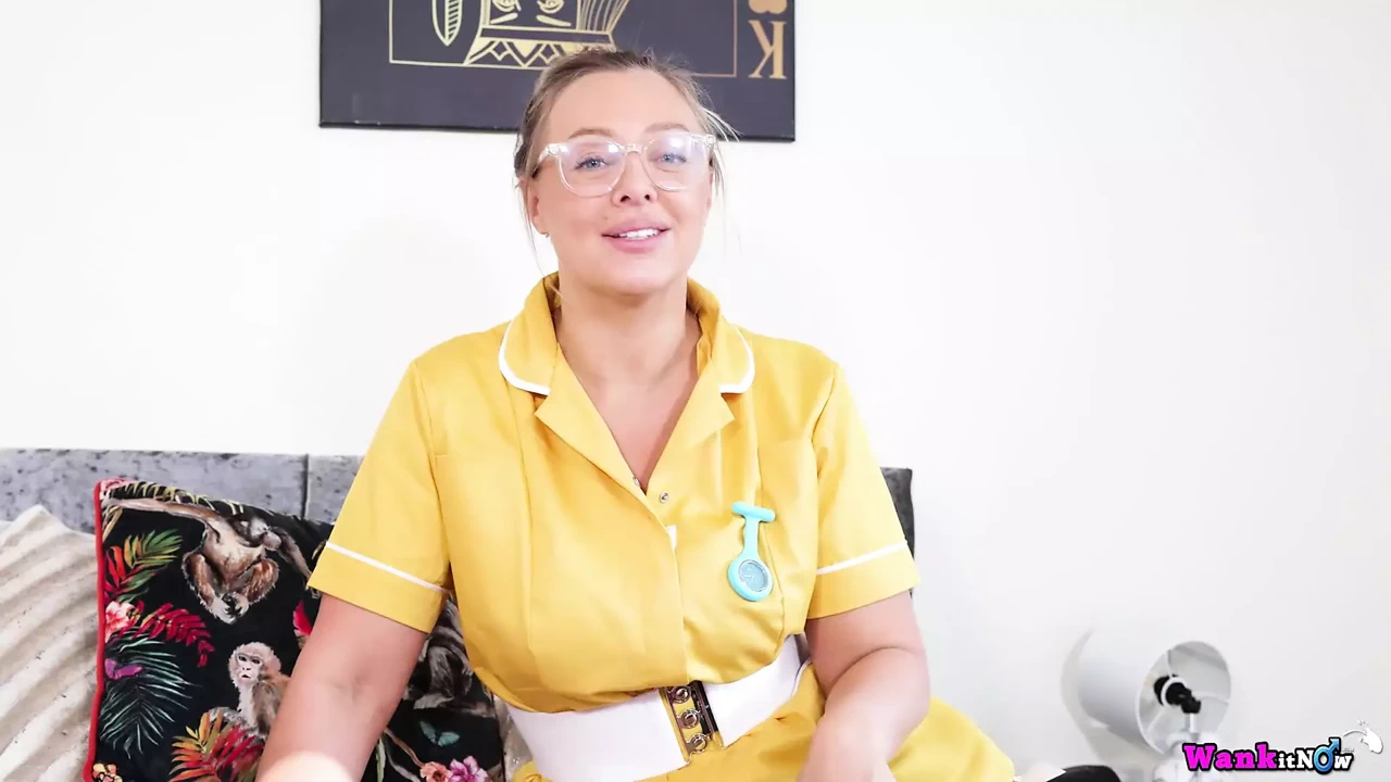 Beth护士对大鸡巴病人实现了她的肮脏幻想