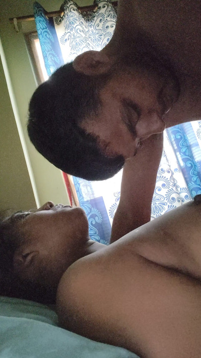 섹시한 인디언 데시 미녀가 거대한 자지와 더러운 말을 주고받으며 섹스한다 | 클립 1