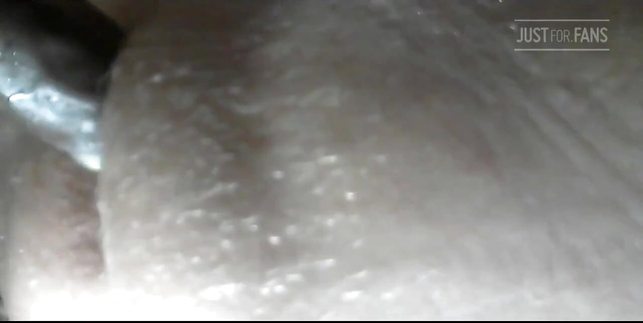 Close up - lubang basahku lagi asik muasin memekku pakai dildo ukuran XL