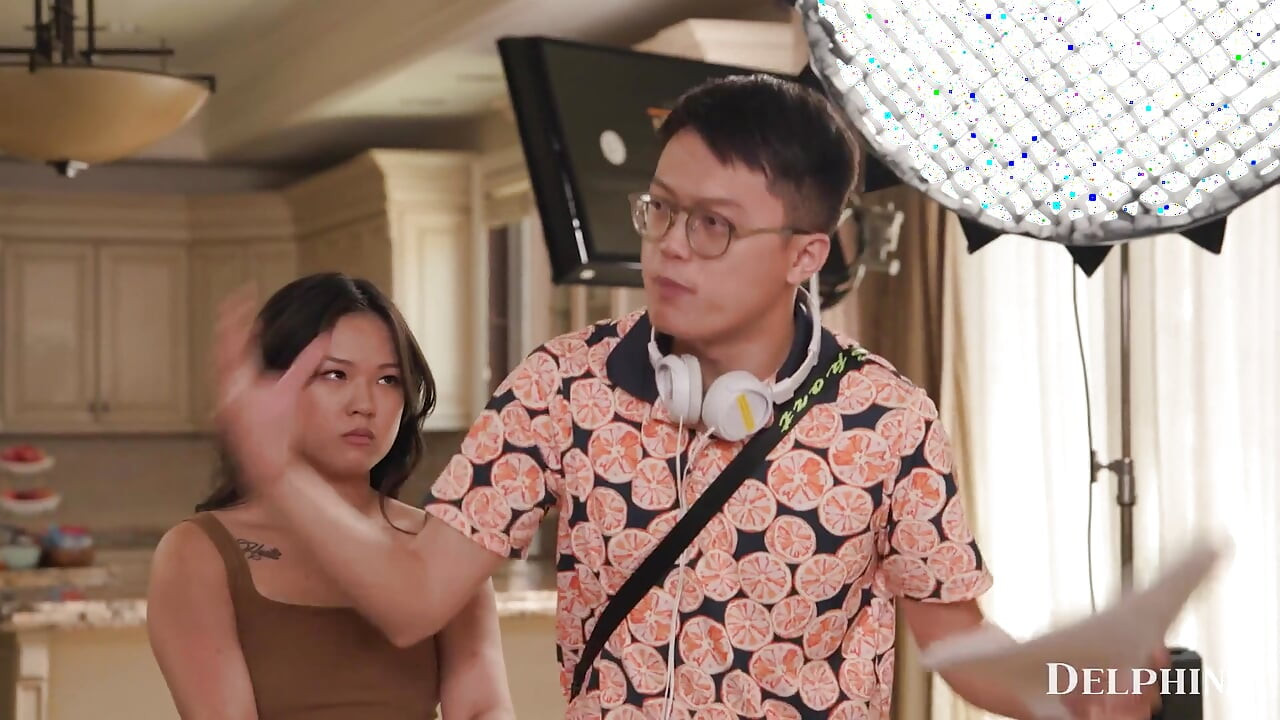 Behind the Scenes the Social Media Manager Arrives (ep2)
