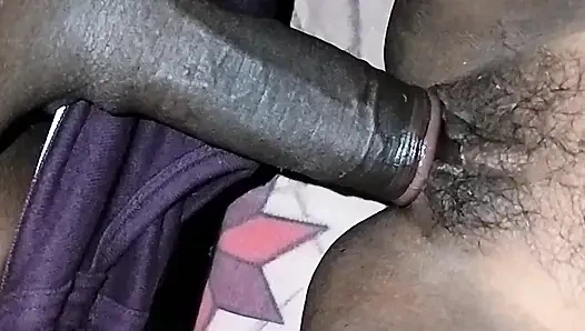 Худенькая невестка весело развлекается с 15-дюймовой мясистой. горячая бхабхи дези