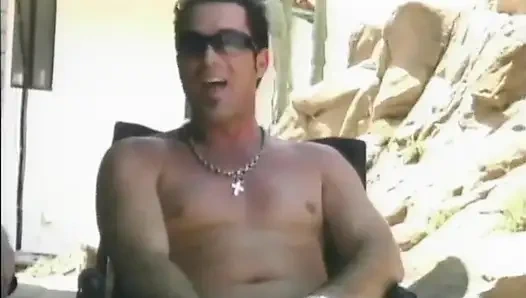 Büyük doğal göğüslü amcık yalıyor bahçede sikişiyor... Memelere boşalma