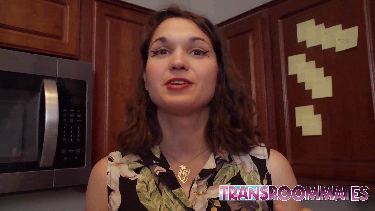 Trans ljepotica uzbuđena što će jebati svog idola