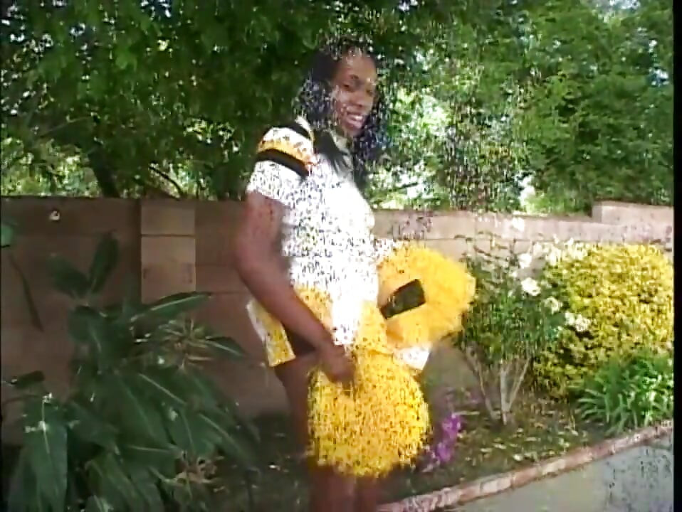 Schwarze cheerleader mit dicken möpsen in aktion (kompletter original-film.)