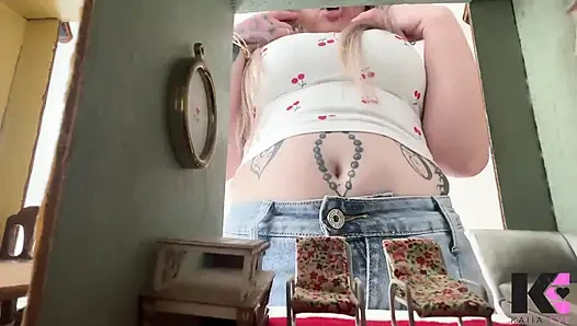 Riesin knirscht blecherne schreit und schluckte, als sie in meinen bauch nabel verdaut