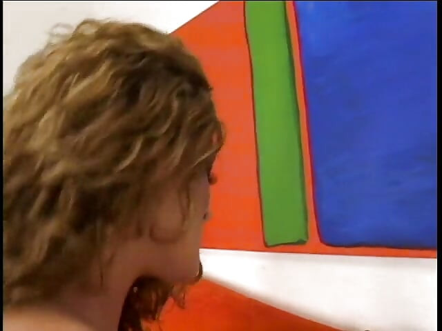 Sexy interracial puta de cabelos encaracolados cavalga BBC e recebe facial