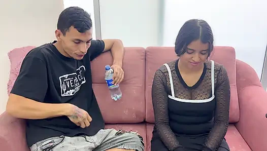 Unbekanntes mädchen bittet mich zu ihr ohne kondom im Austausch dafür, dass ich ihr ein telefon gebe, das ich in sie komme