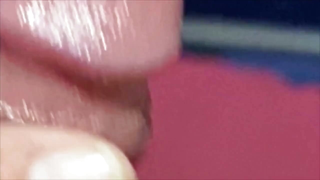 Grande close-up masturbando pau