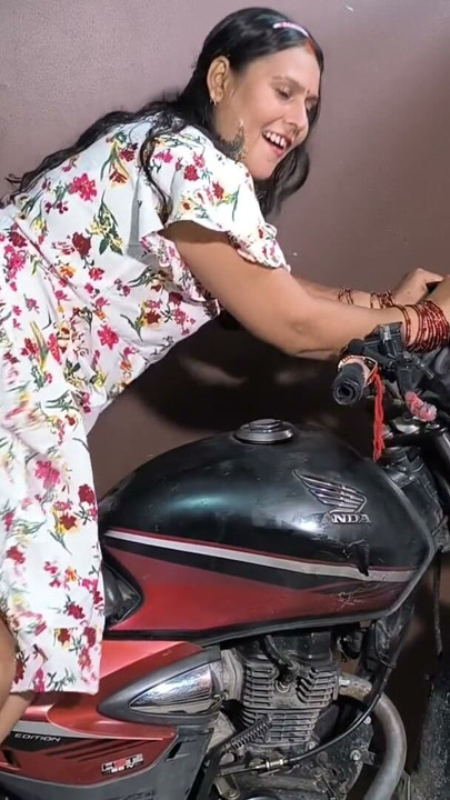 Bike 🚳 ride puja apne bhaiya se chud gayi | Clip 1