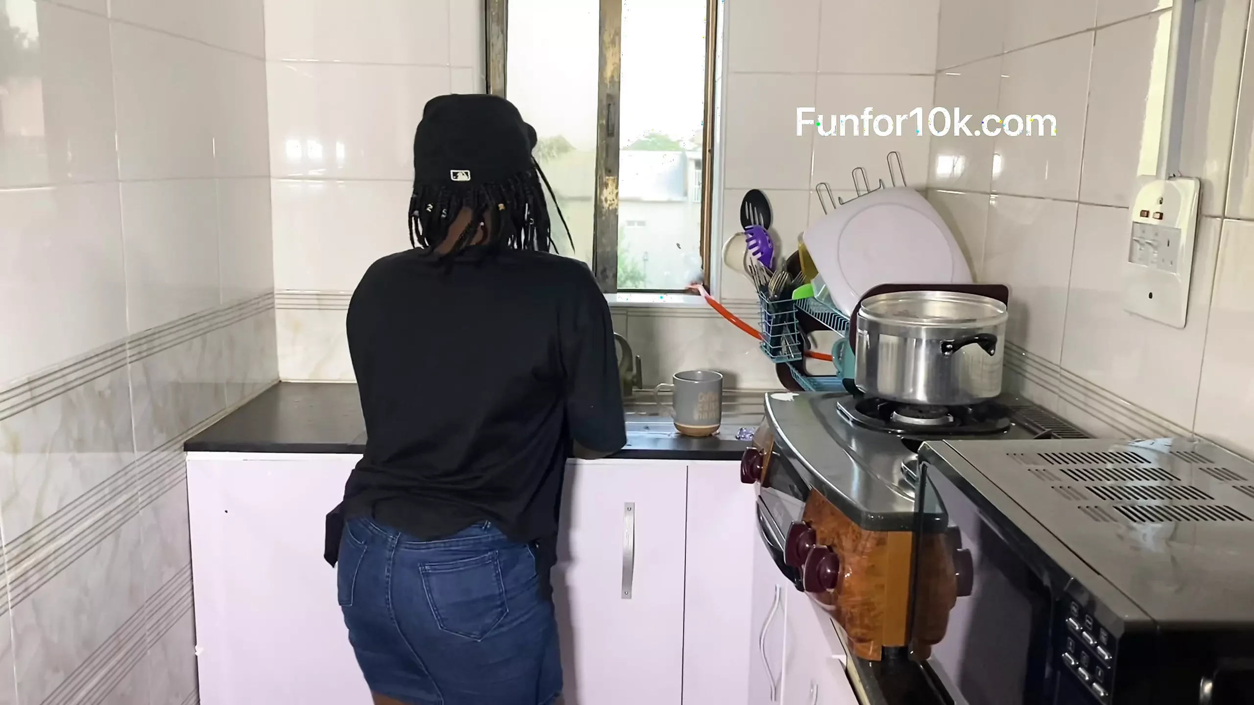 sendo comida e fodida cru na cozinha pelo meu namorado do norte
