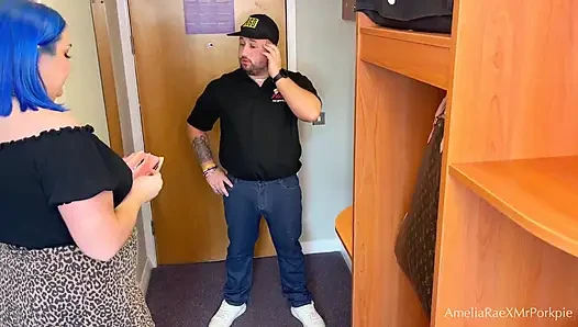 Den Pizzaboy Mit Sex Bezahlen