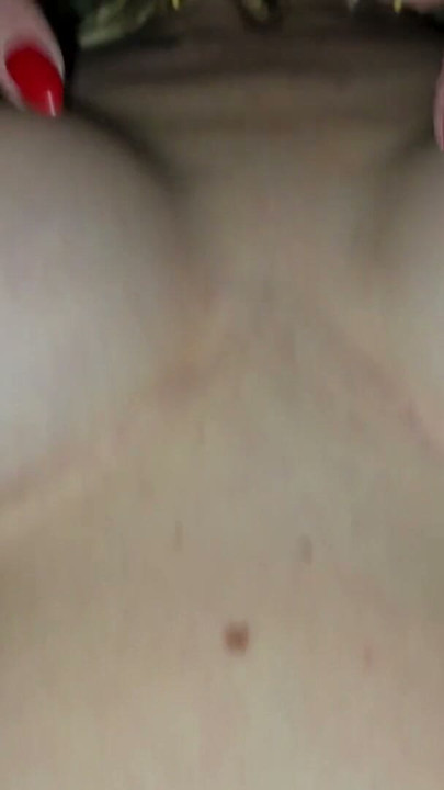 Büyük yarağa binen sahte memeli orta yaşlı seksi kadının inanılmaz bakış açısı | Klip 1