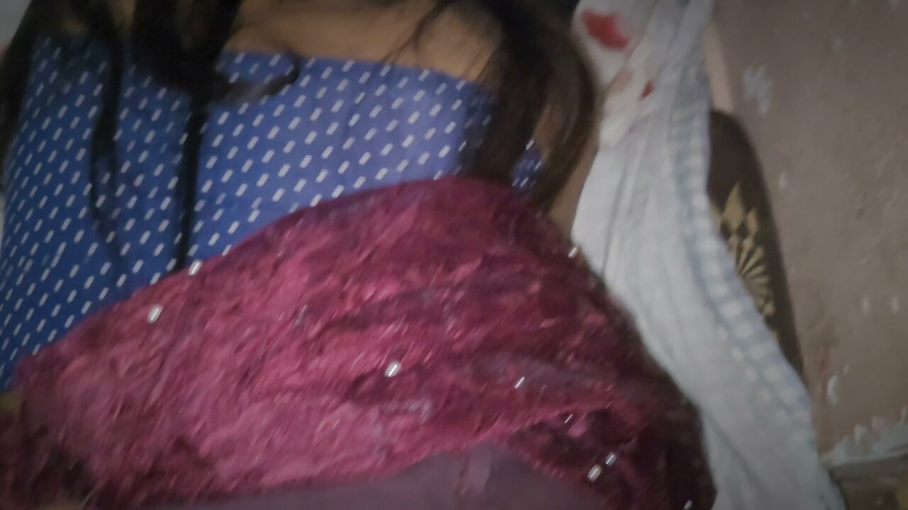 Desi Queen 01：纱丽脱衣亲密时刻