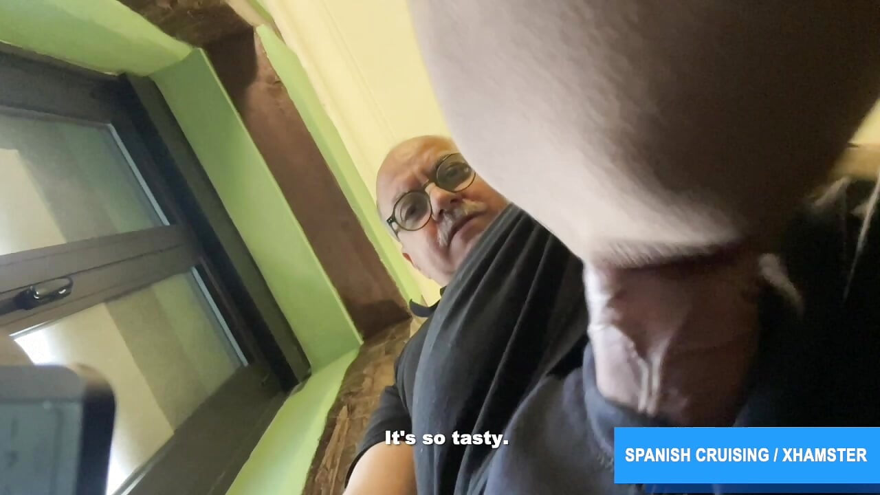 Daddy Chris Barebacking His Lovers