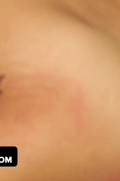 Teamskeet - 절뚝거리는 자지를 최대한 벌리는 방법을 아는 화려한 몸집이 작은 섹시녀