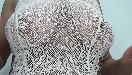 Dewasa solo dengan setelan putih