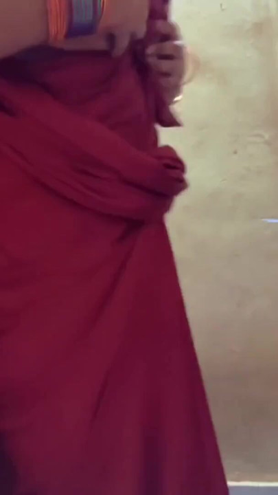 Bhabhi Ki Gand Ki Chudayi in red saree | Clip 1