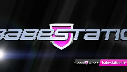 Si cewek inggris atlanta moreno lagi asik nyepong kakinya sendiri