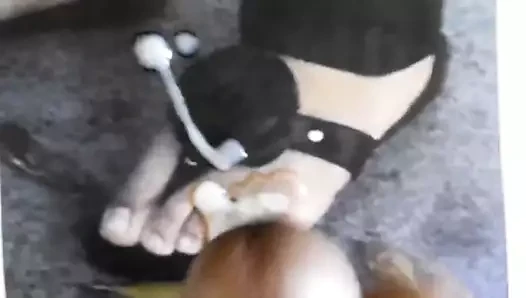 Cum haraç için arkadaşımın ayakları