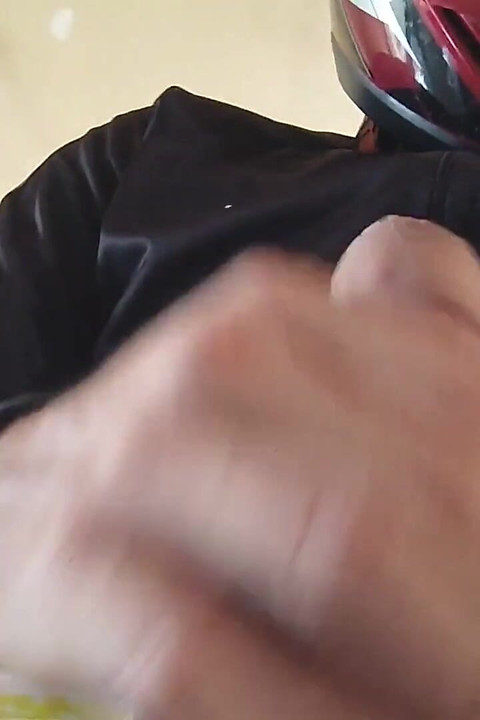 Motociklist ima ogromnu, čudovišnu krunu penisa