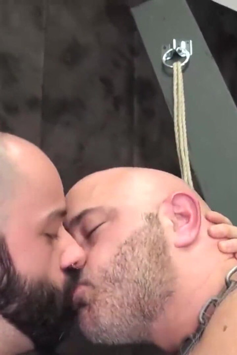 Kıllı ve korunmasız - Sam Wise ve John Lock ile zindanda prezervatifsiz debauchery