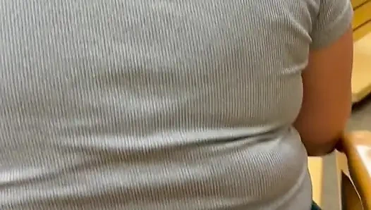 Синие стринги выскользнули огромные стринги, выскользнул задница латины-милфы