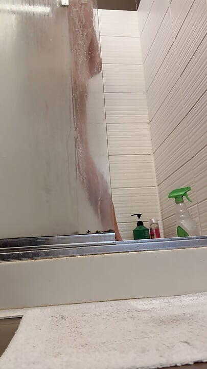 Soaping my ass and flossing my hole