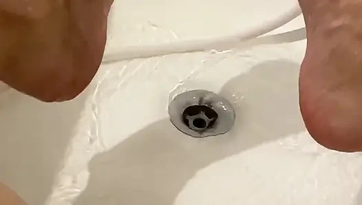 Dia tidak bisa berhenti menyetubuhi dirinya sendiri dengan jari. Waktu muncrat