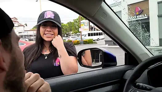 Ich hole versaute Taco Bell Arbeiterin ab und ficke sie in meinem auto! Melztube, Steve Rickz