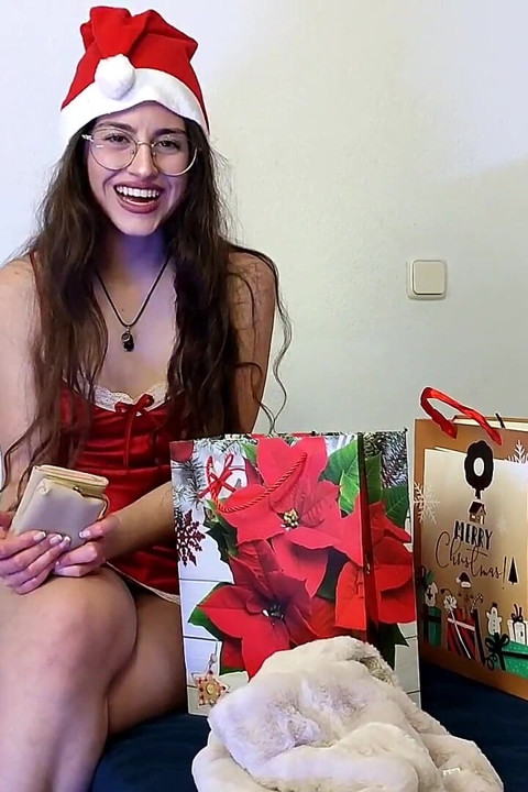 Stepdaddy Blowjob for Christmas Gifts with Cum in Mouth Swallow