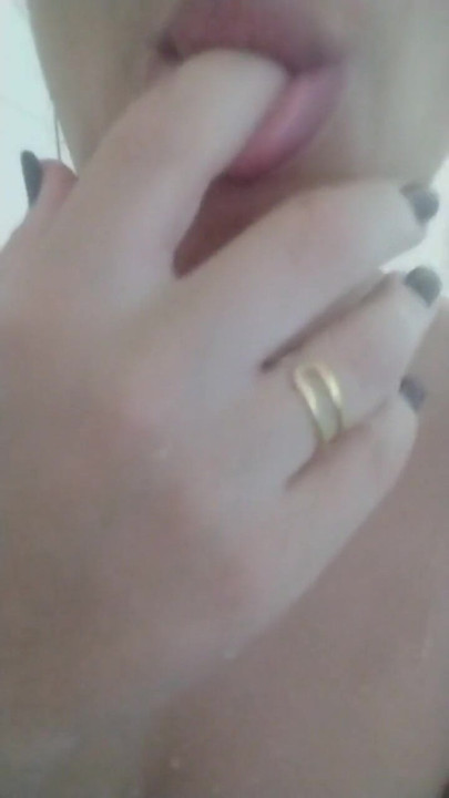 シャワーを浴びて胸を触る |クリップ1