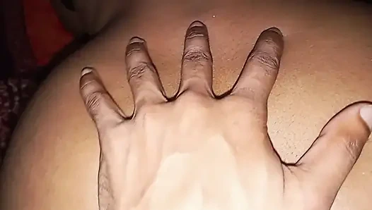 Ich packte ihre hüften und hämmerte sie hart im doggystyle - sie konnte es nicht ertragen