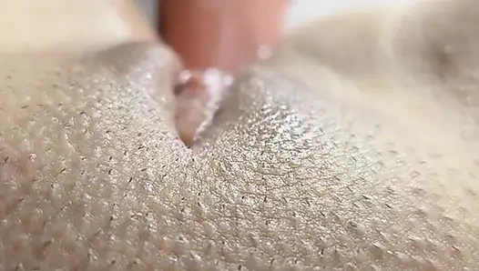 Секс-машина трахает голодное очко одержимой аналом милфы