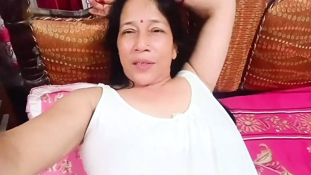 😵我的性感人妻正在观看视频，小姨子发现他被红手