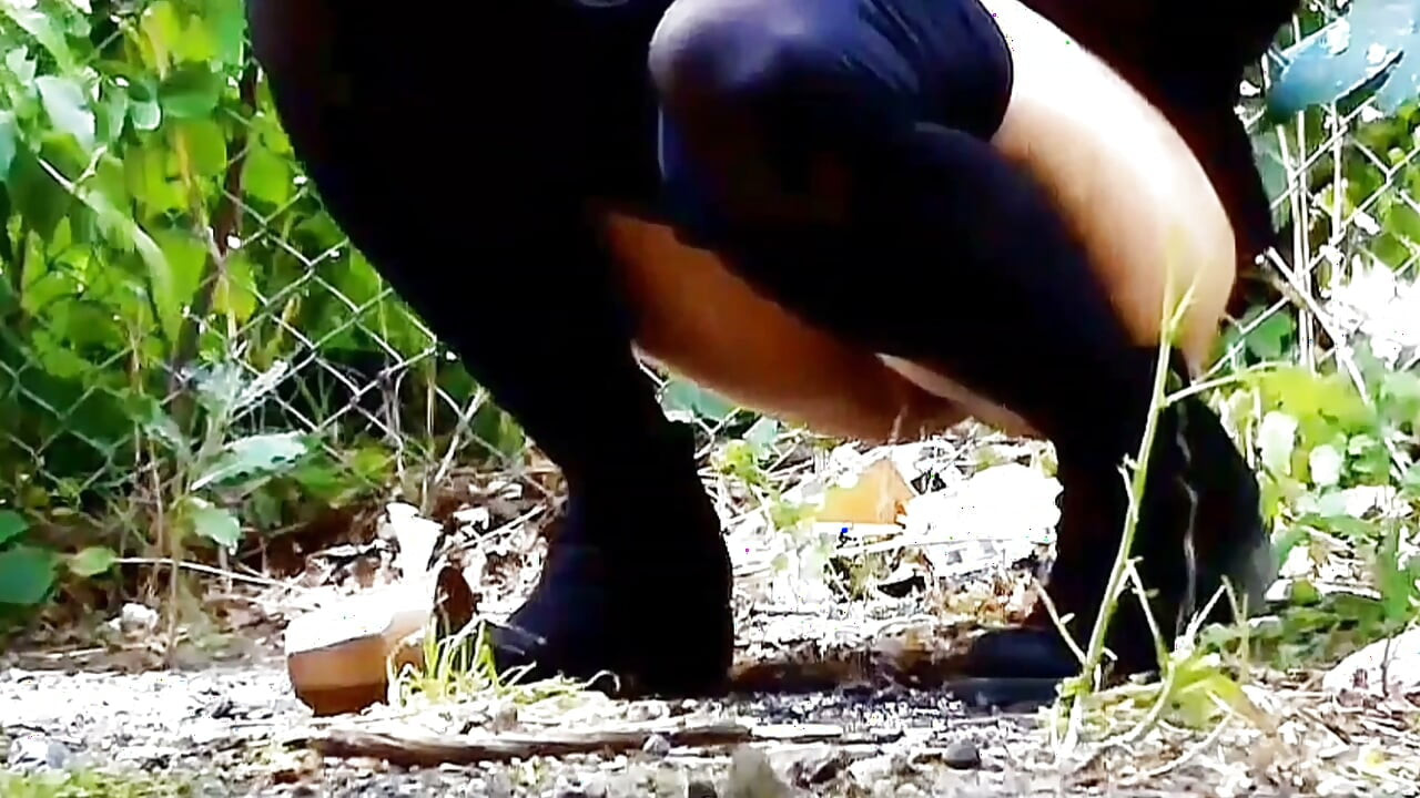 The Longest Outdoor Pee with a Completely Full Bladder
