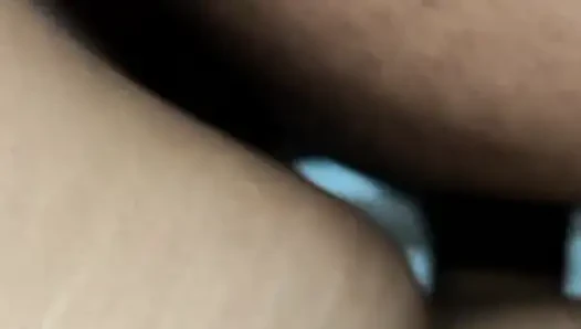Evli bir Suudi kadın sevgililer günü vesilesiyle kocasının yokluğunda sikiliyor