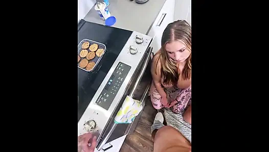 Ibu tiri ngasih pelajaran seks sama abang tirinya pakai kontol besar abang tirinya